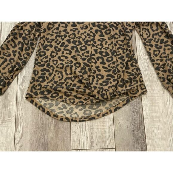 Daytrip, cold shoulder, leopard tunic, top sweater size S - Picture 4 of 9